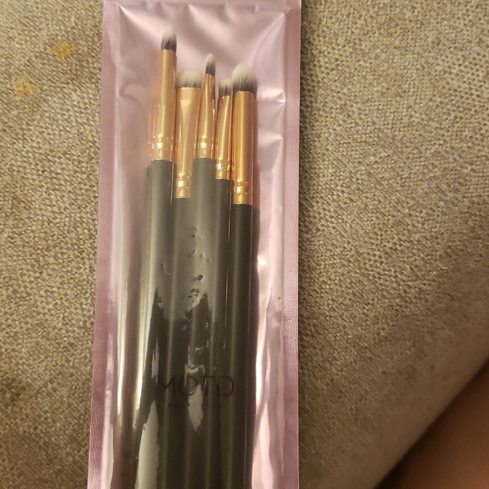 Makeup brushes